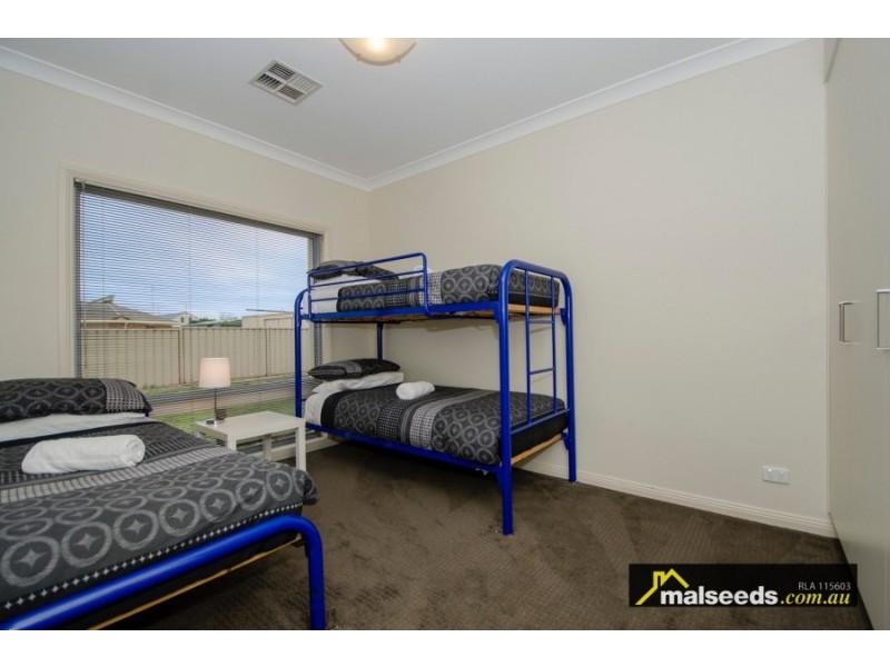 138 Sea Parade, Port Macdonnell SA 5291