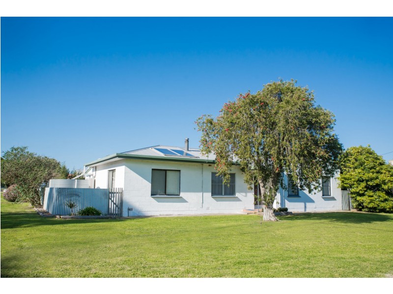 12 North Terrace, Tantanoola SA 5280