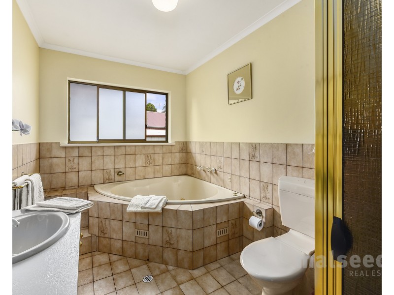 11 Comaum Avenue, Mount Gambier SA 5290