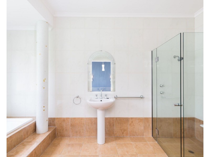 11 Bellaire Close, Mount Gambier SA 5290