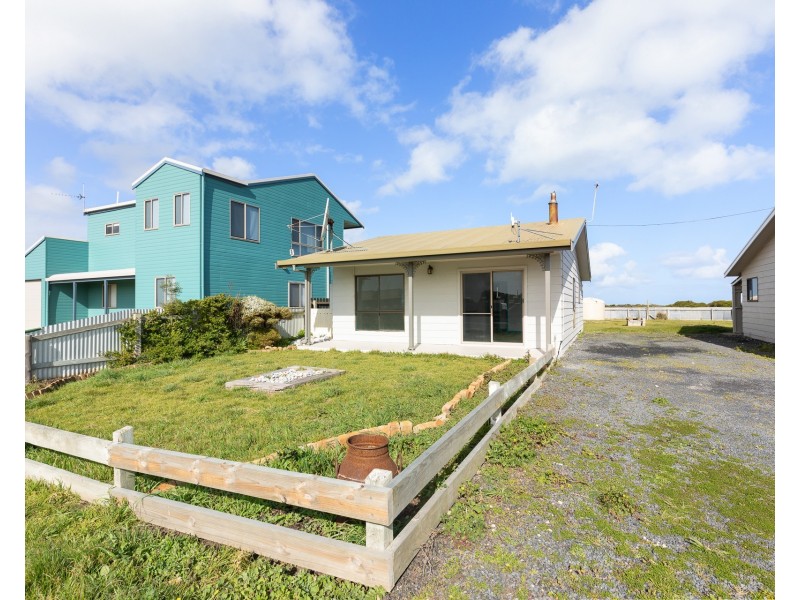 16 & 16A Livingston Street, Blackfellows Caves SA 5291