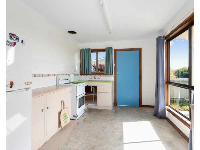 16 & 16A Livingston Street, Blackfellows Caves SA 5291