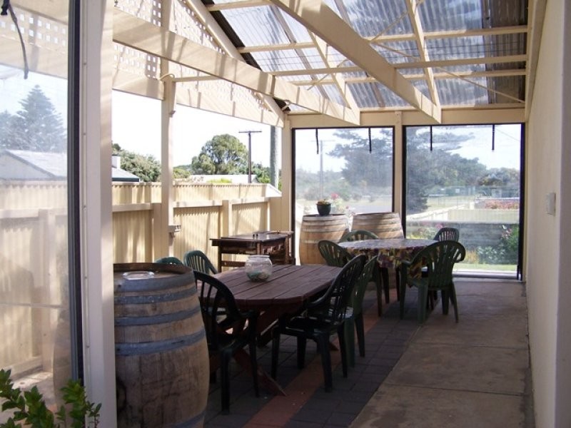 13 Railway Terrace, Beachport SA 5280