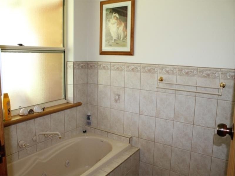 21 Wattle Road, Millicent SA 5280