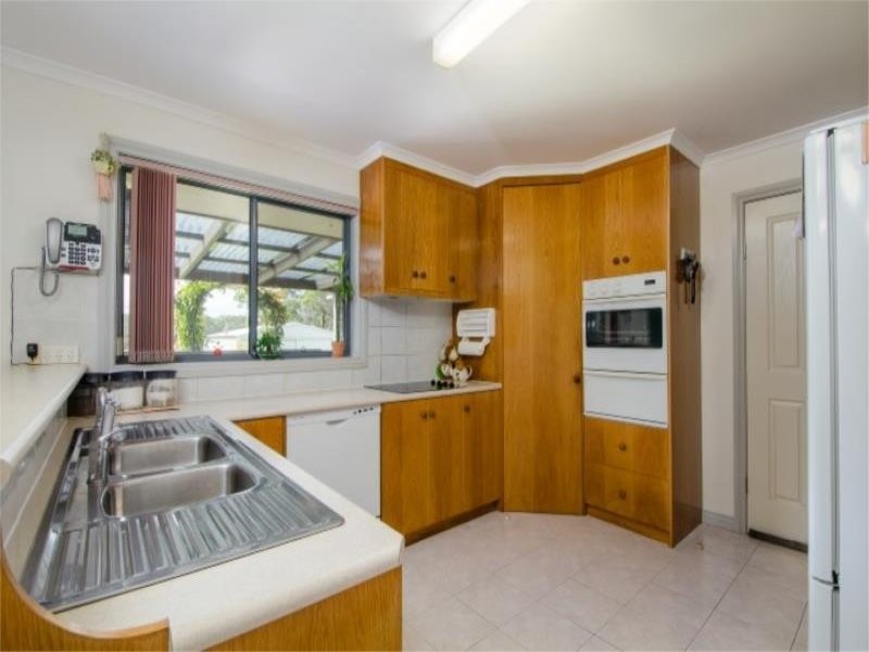 16 Arthur Street, Tarpeena SA 5277