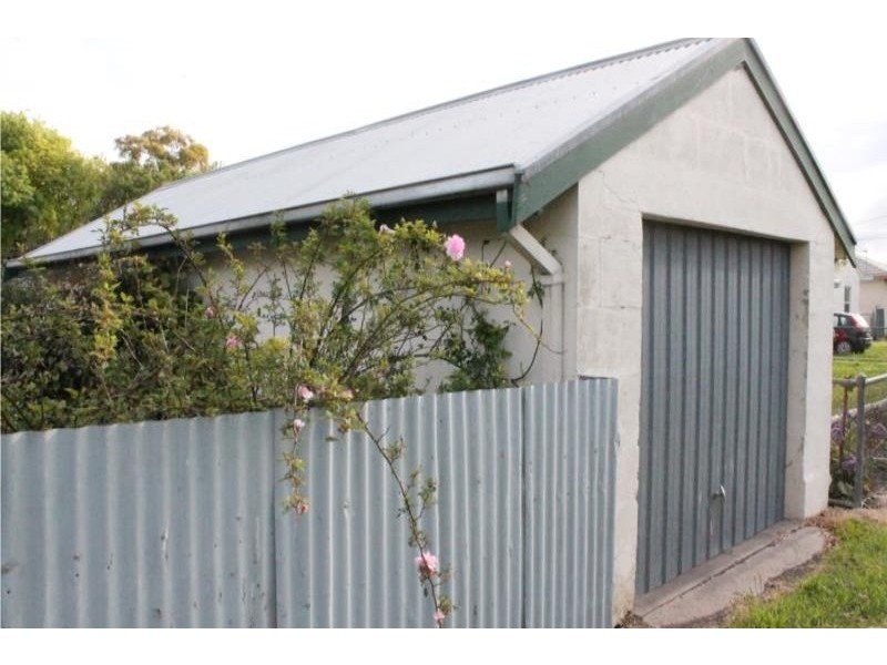 35 Adelaide Road, Millicent SA 5280