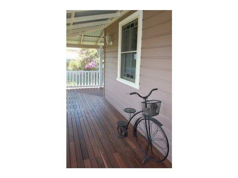 27 Macquarie Street, South Kempsey NSW 2440