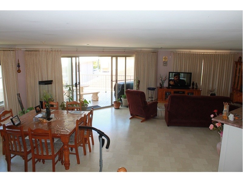 12 East Street, Crescent Head NSW 2440