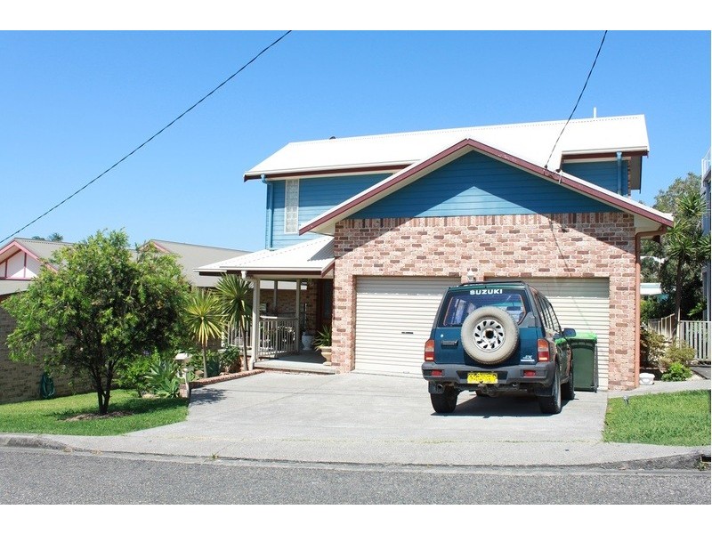 12 East Street, Crescent Head NSW 2440