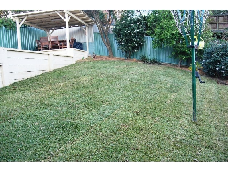 386 Northcliffe Drive, Lake Heights NSW 2502