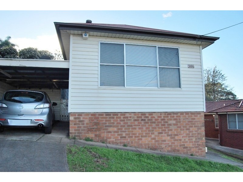 386 Northcliffe Drive, Lake Heights NSW 2502