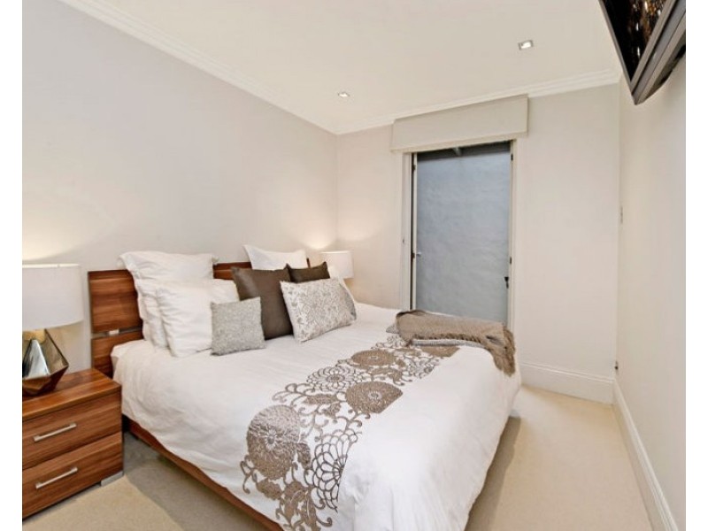 82 Blues Point Road, Mcmahons Point NSW 2060