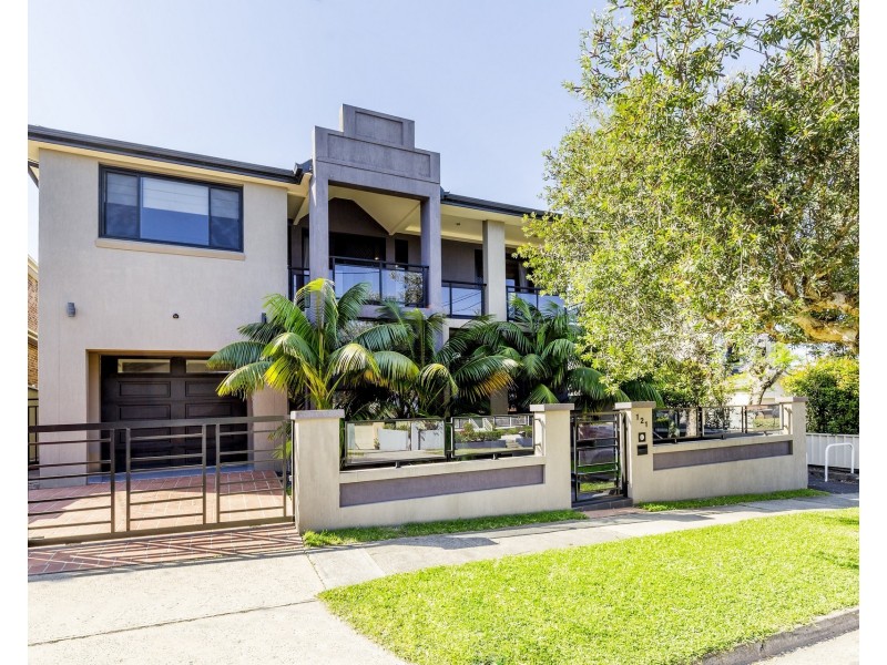 121 Moorefields Road, Roselands NSW 2196