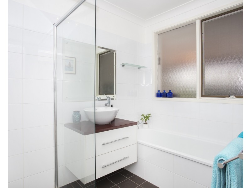 7 Libra Place, Narrawallee NSW 2539