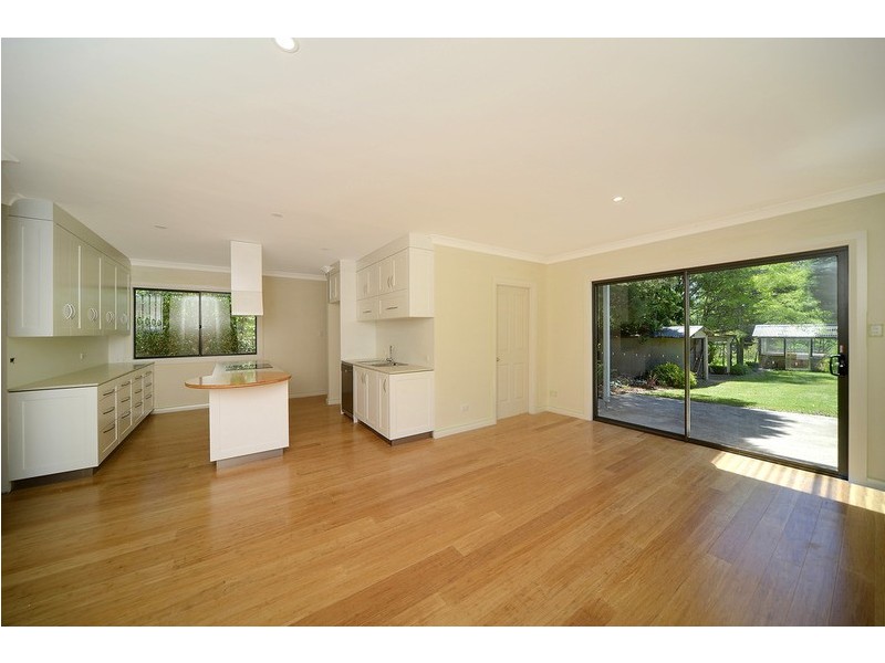 96 North Street, Robertson NSW 2577