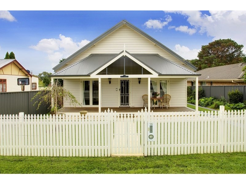 15 Hoskins Street, Moss Vale NSW 2577