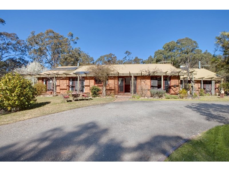 27 Elizabeth Way, Hill Top NSW 2575