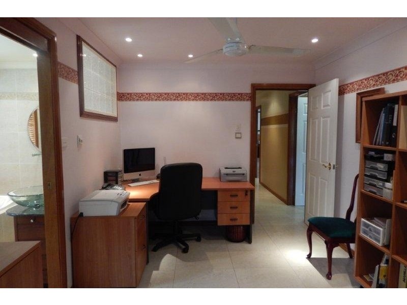 27 Elizabeth Way, Hill Top NSW 2575