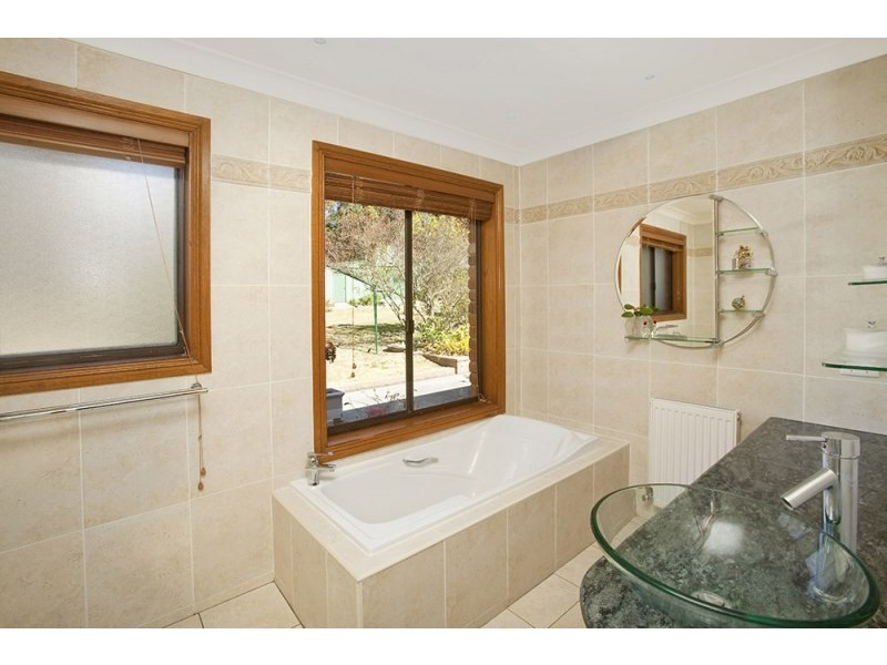 27 Elizabeth Way, Hill Top NSW 2575