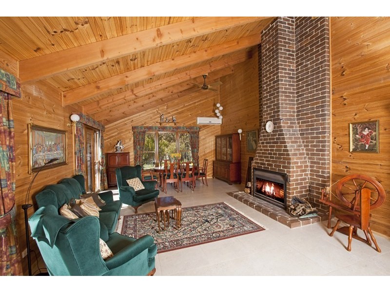 27 Elizabeth Way, Hill Top NSW 2575