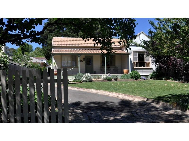 8 Elm Street, Bowral NSW 2576