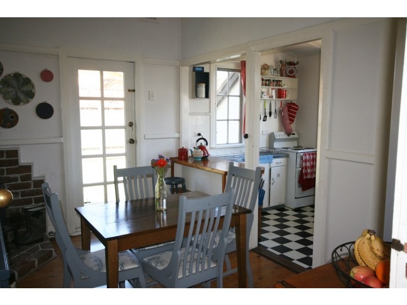 10 Caalong Street, Robertson NSW 2577