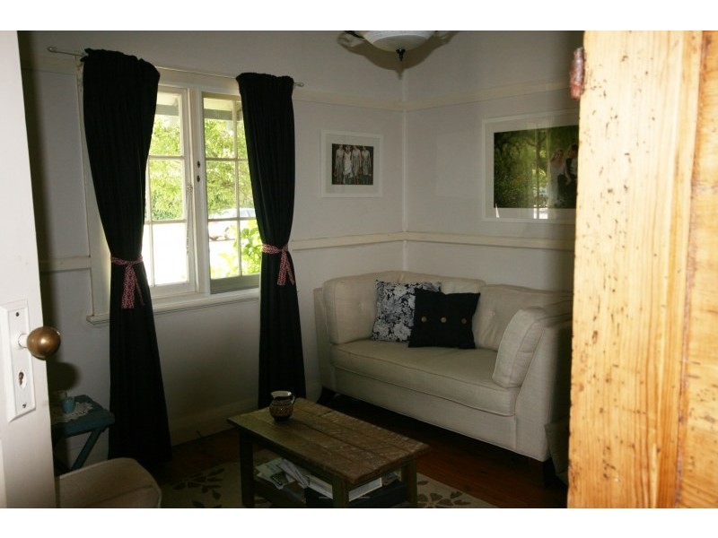 10 Caalong Street, Robertson NSW 2577