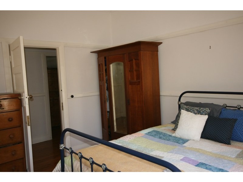 10 Caalong Street, Robertson NSW 2577