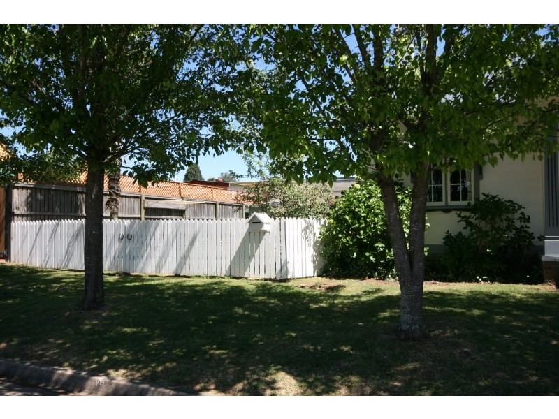 10 Caalong Street, Robertson NSW 2577