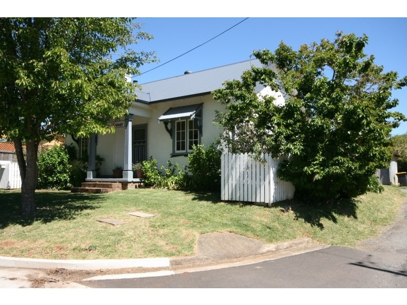 10 Caalong Street, Robertson NSW 2577