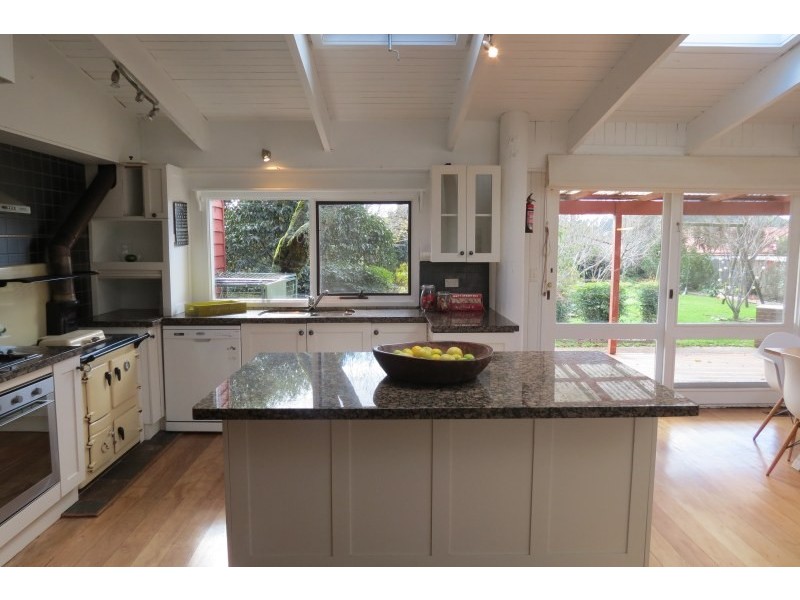 74 North Street, Robertson NSW 2577