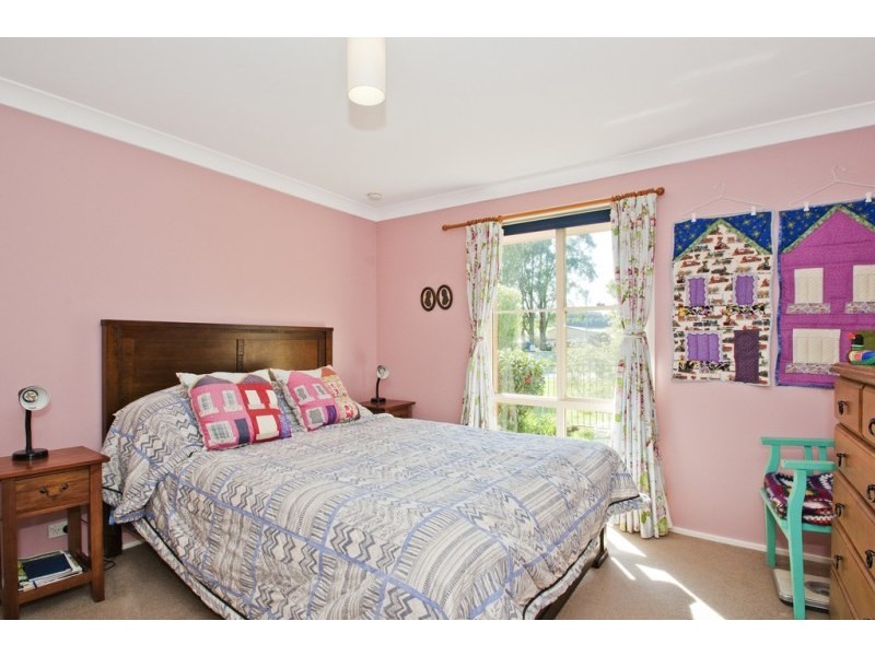 1-3 Swan Street, Robertson NSW 2577