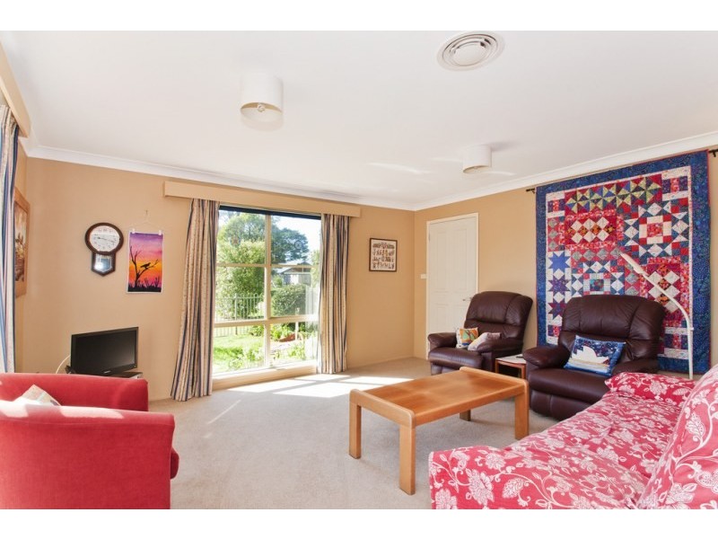 1-3 Swan Street, Robertson NSW 2577