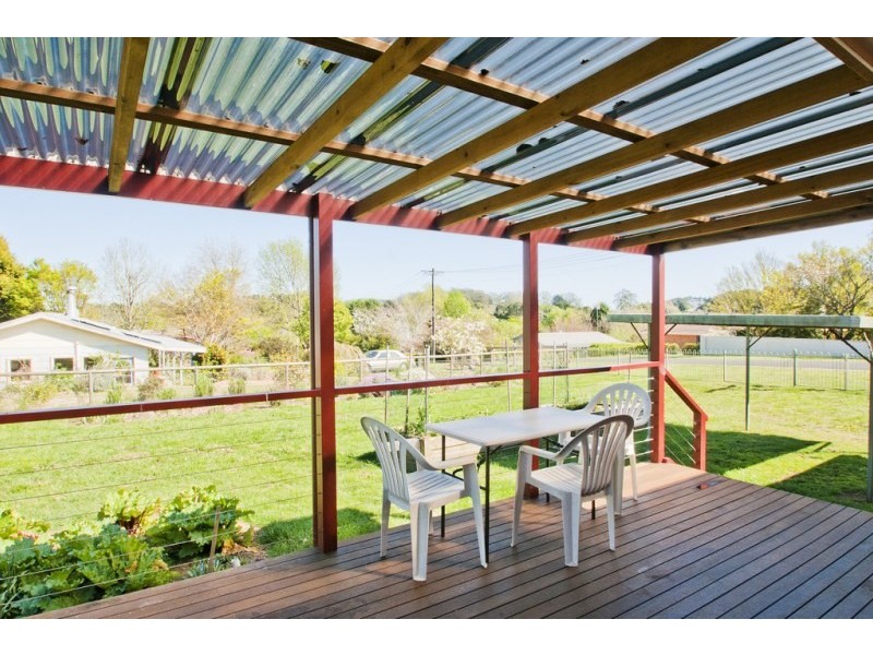 1-3 Swan Street, Robertson NSW 2577