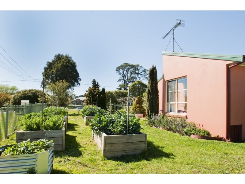 1-3 Swan Street, Robertson NSW 2577