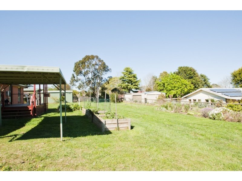 1-3 Swan Street, Robertson NSW 2577