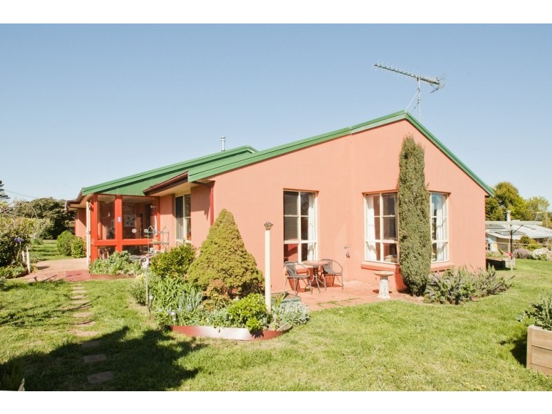 1-3 Swan Street, Robertson NSW 2577