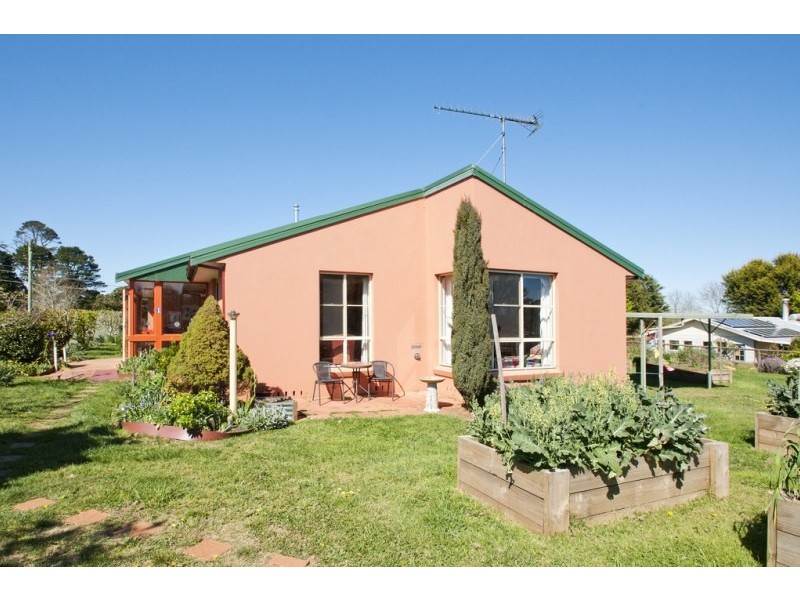 1-3 Swan Street, Robertson NSW 2577