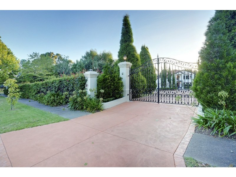 2 Carisbrooke Row, Bowral NSW 2576