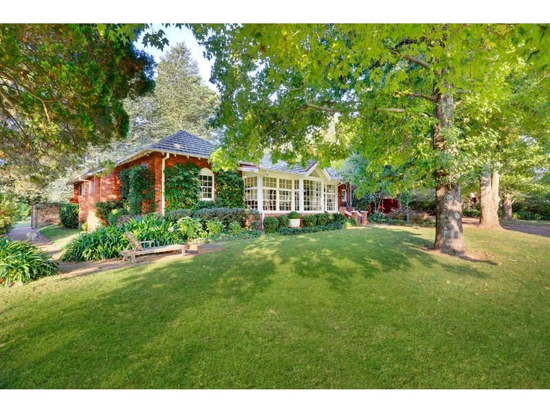 12 Railway Road, Burradoo NSW 2576