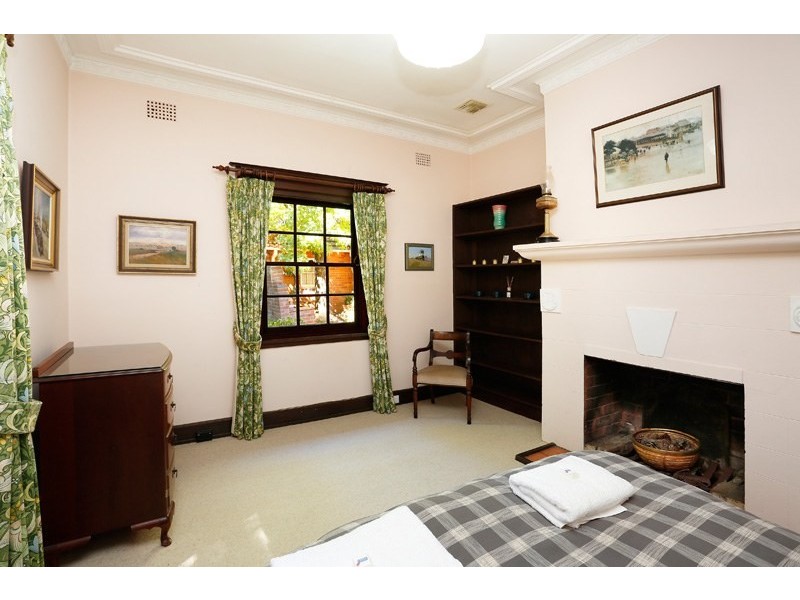 12 Railway Road, Burradoo NSW 2576