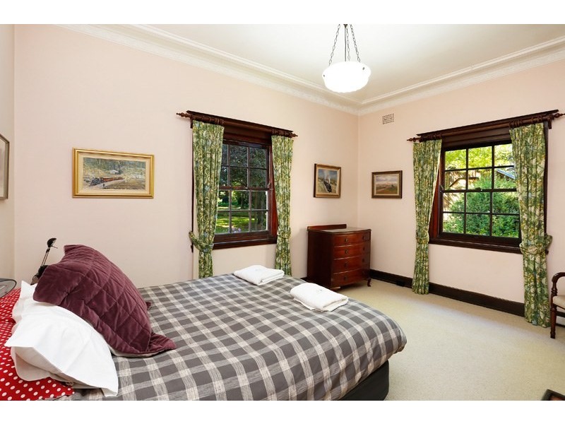 12 Railway Road, Burradoo NSW 2576