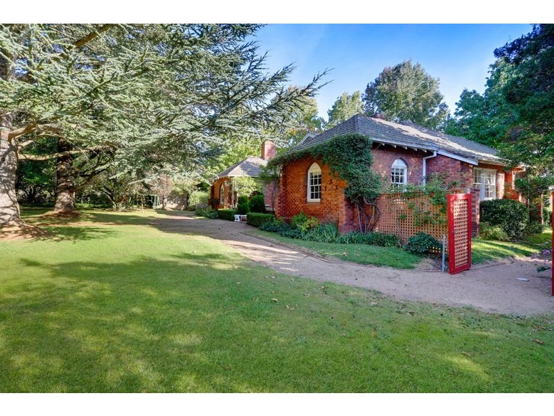 12 Railway Road, Burradoo NSW 2576