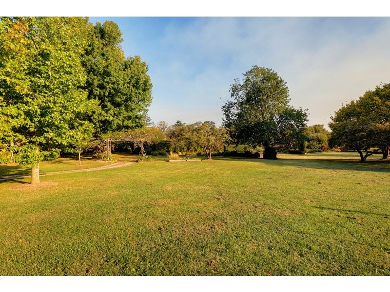12 Railway Road, Burradoo NSW 2576