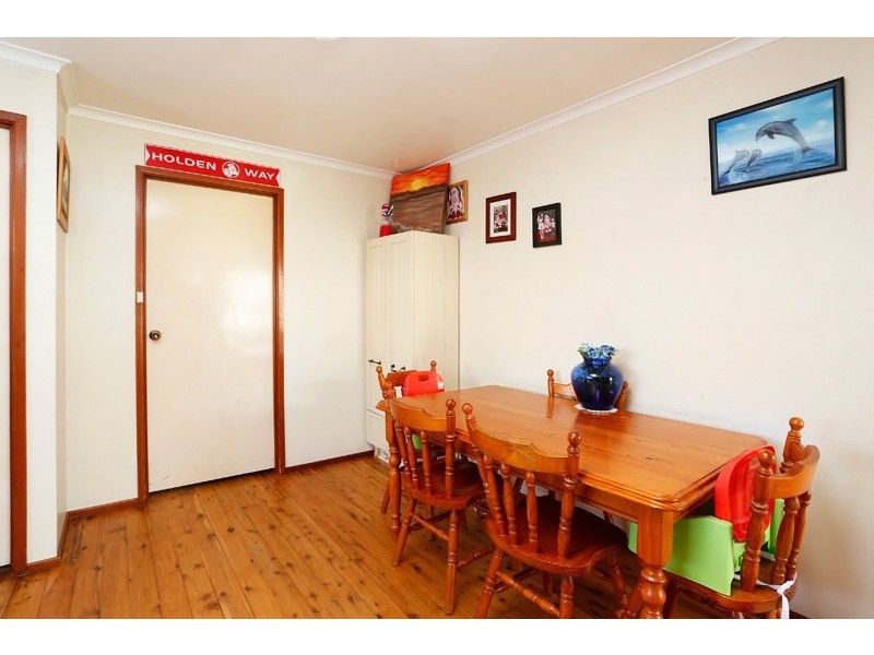 6 Armstrong Crescent, Robertson NSW 2577