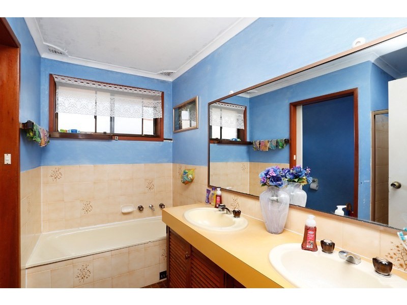 6 Armstrong Crescent, Robertson NSW 2577