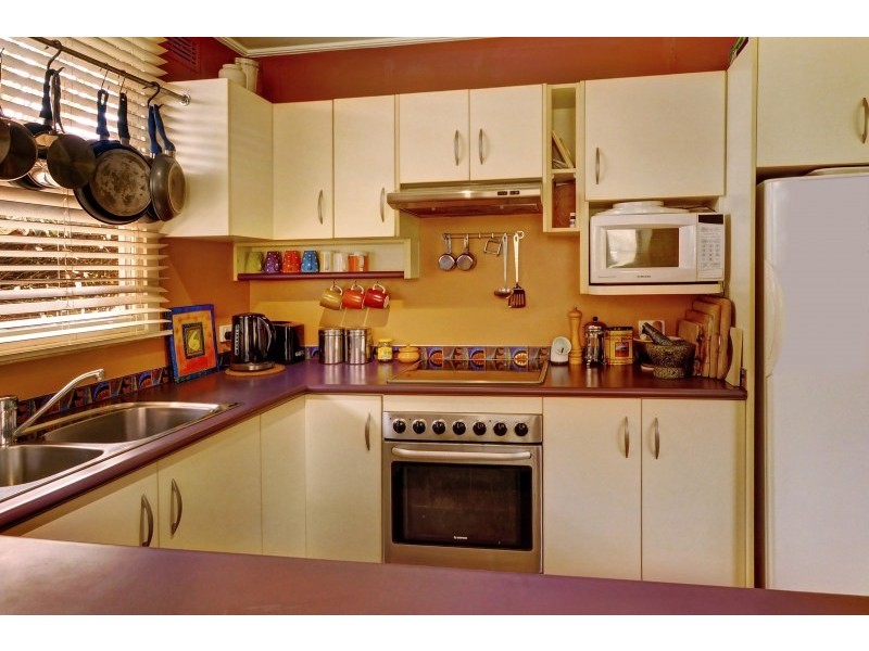 8 Swan Street, Robertson NSW 2577