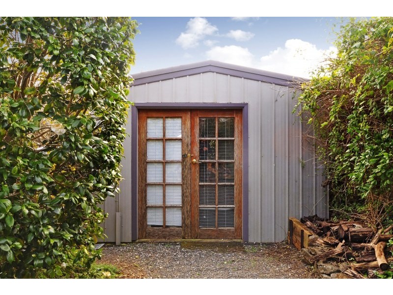 8 Swan Street, Robertson NSW 2577