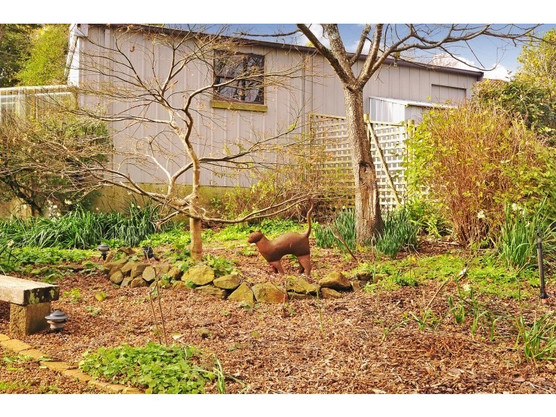 8 Swan Street, Robertson NSW 2577