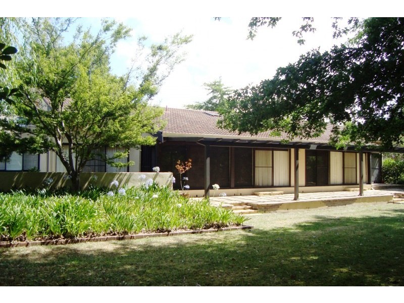 2 St James Close, Burradoo NSW 2576